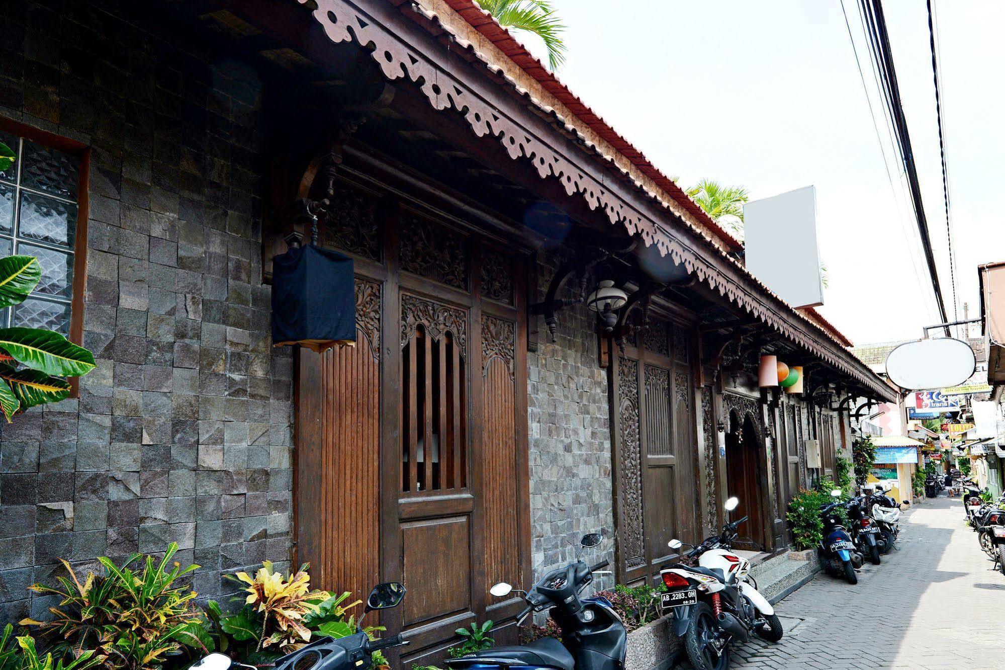 Zen Rooms Malioboro Sosrowijayan Wetan Yogyakarta Exterior photo
